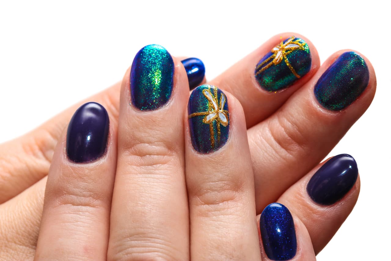 Diseño de uñas navideño