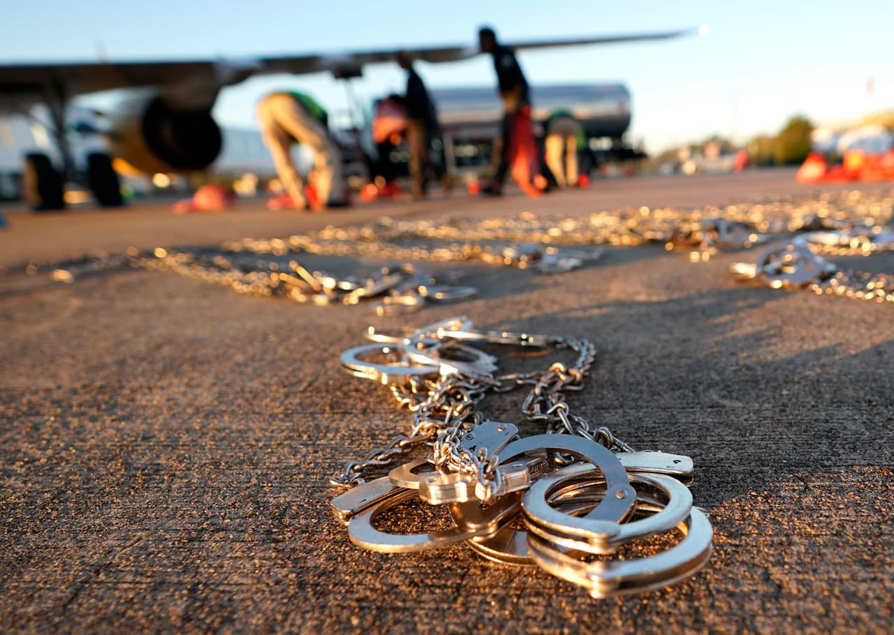 Para evitar deportaciones sin base, juez ordena al gobierno no retrasar la entrega de expedientes de inmigrantes 