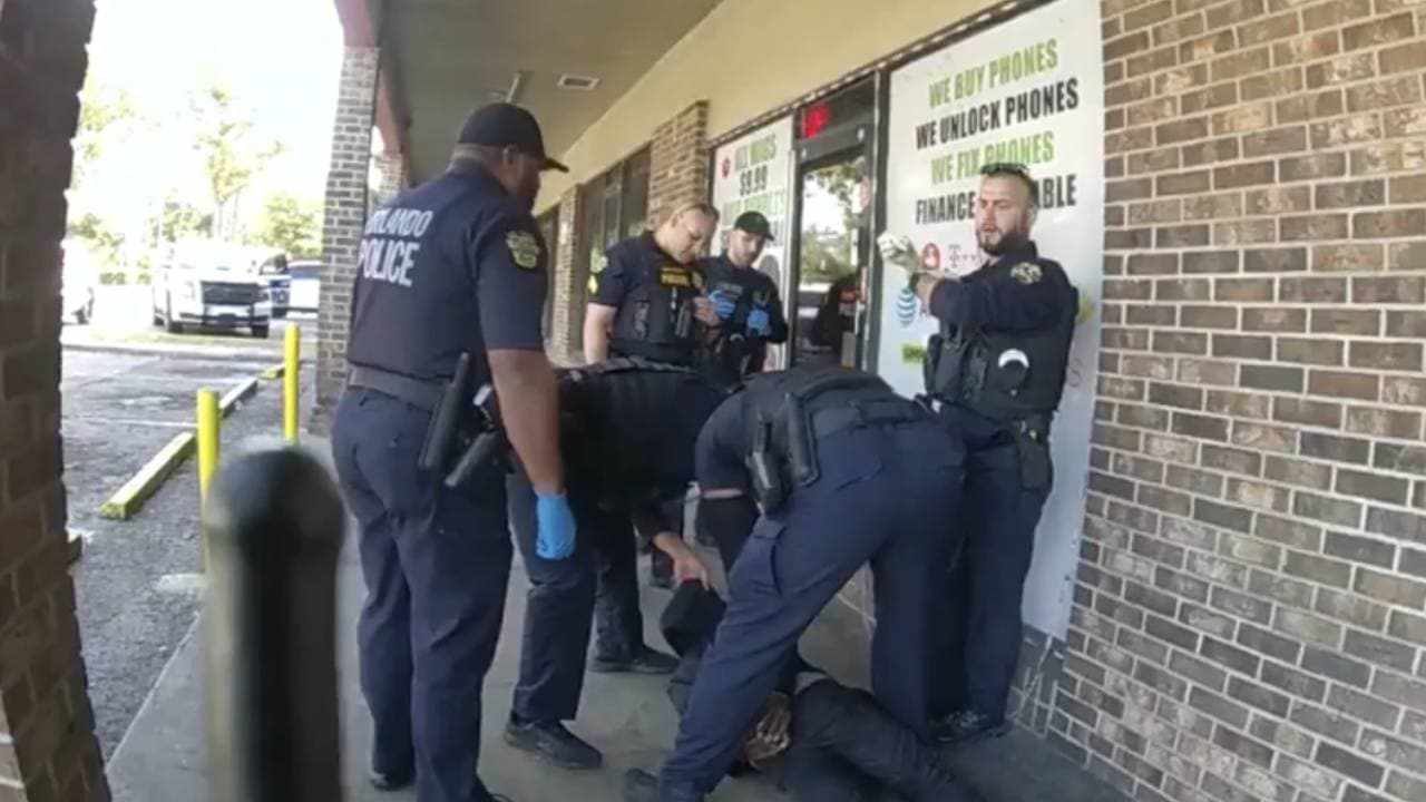 En tragedia, así acabó el arresto de un joven por parte de varios policías en Orlando
