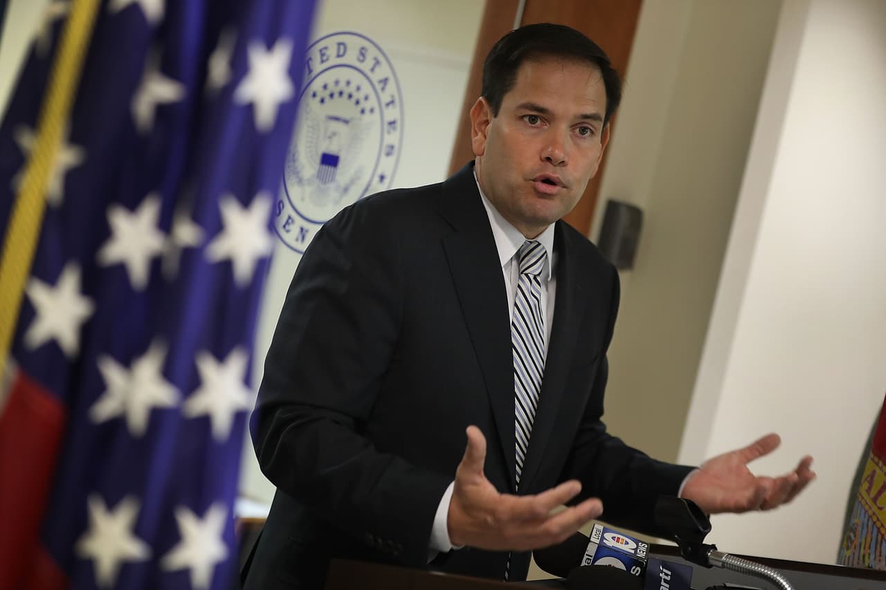 Marco Rubio se opone a los abortos de mujeres infectadas con zika