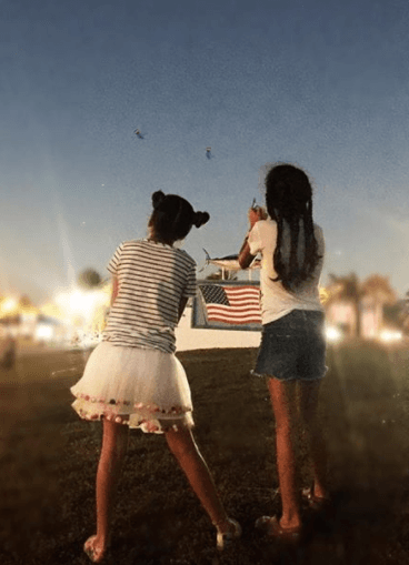 Sus hijas Micaella y Antonella son su mayor tesoro y con esta imagen les deseó que: "así como los papalotes, vuelen alto... Que nada ni nadie detenga su vuelo".