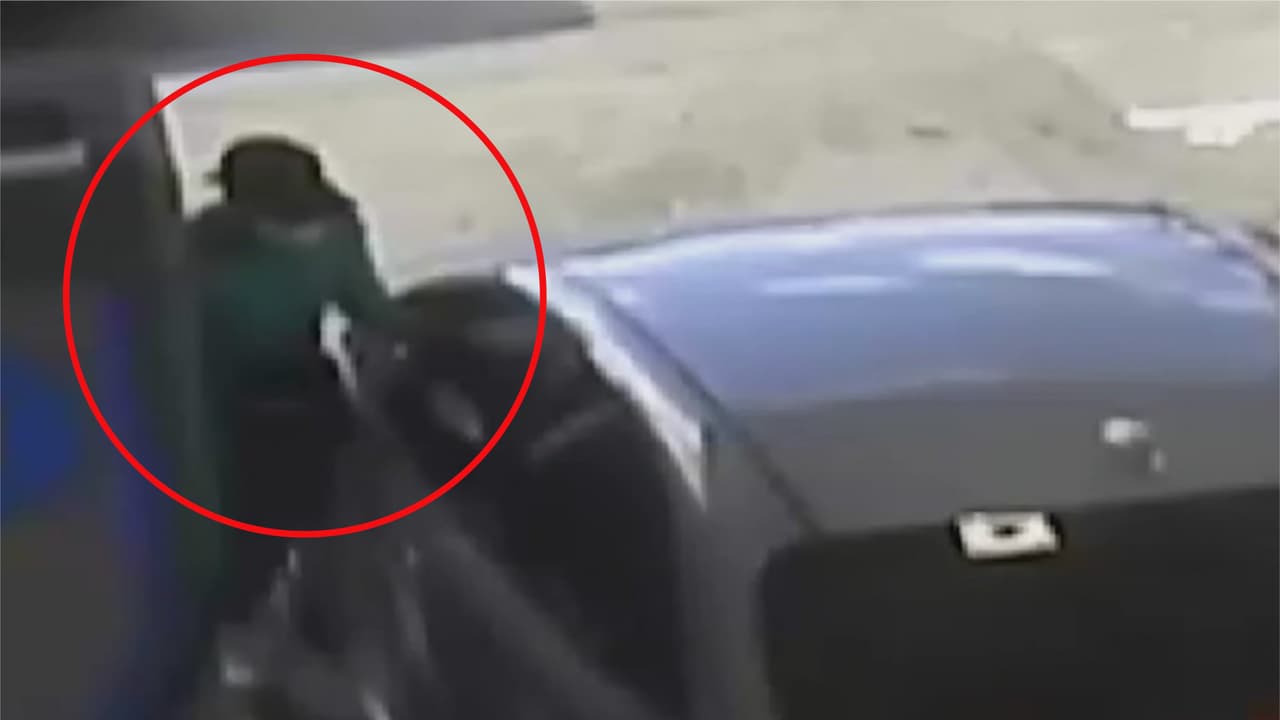 Buscan a un hombre acusado de robar a mano armada a una mujer en un cajero automático de West Kendall