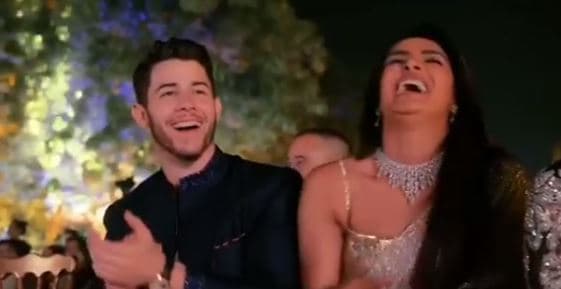 Casualmente 
<b>su hermano menor Nick también tuvo dos bodas</b>, cuando en diciembre pasado se casó con Priyanka Chopra en India en una celebración que duró cuatro días, primero tuvieron una ceremonia indú y luego una cristiana.