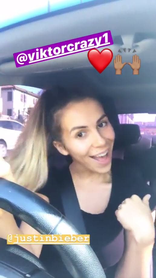 En sus historias de Instagram Diana compartió un video donde canta 'I don't care' mientras maneja su automóvil.