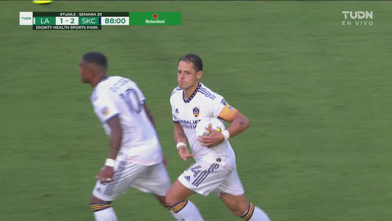 ¡Chicharito no perdona! Hernández hace doblete para el 2-2 del Galaxy