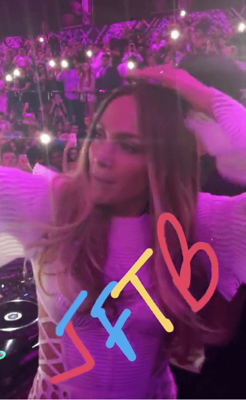 Durante el evento bailó junto a fanáticos sus más populares canciones.