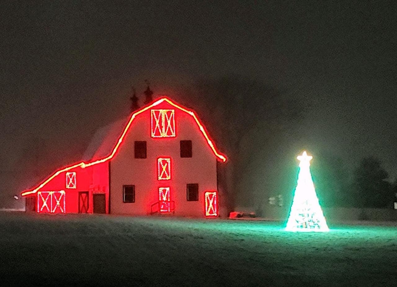 Los visitantes pueden llegar de lunes a viernes de 6:30 p.m. a 9:45 p.m. y los fines de semana de 5:30 p.m. a 9:45 p.m.