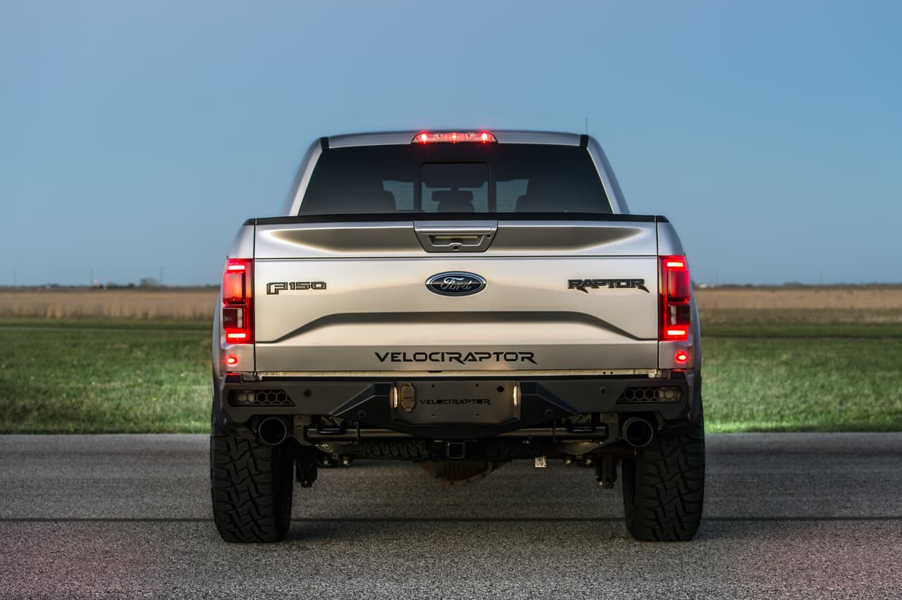 Los tubos de escape han sido reemplazados por unos fabricados en acero inoxidable.