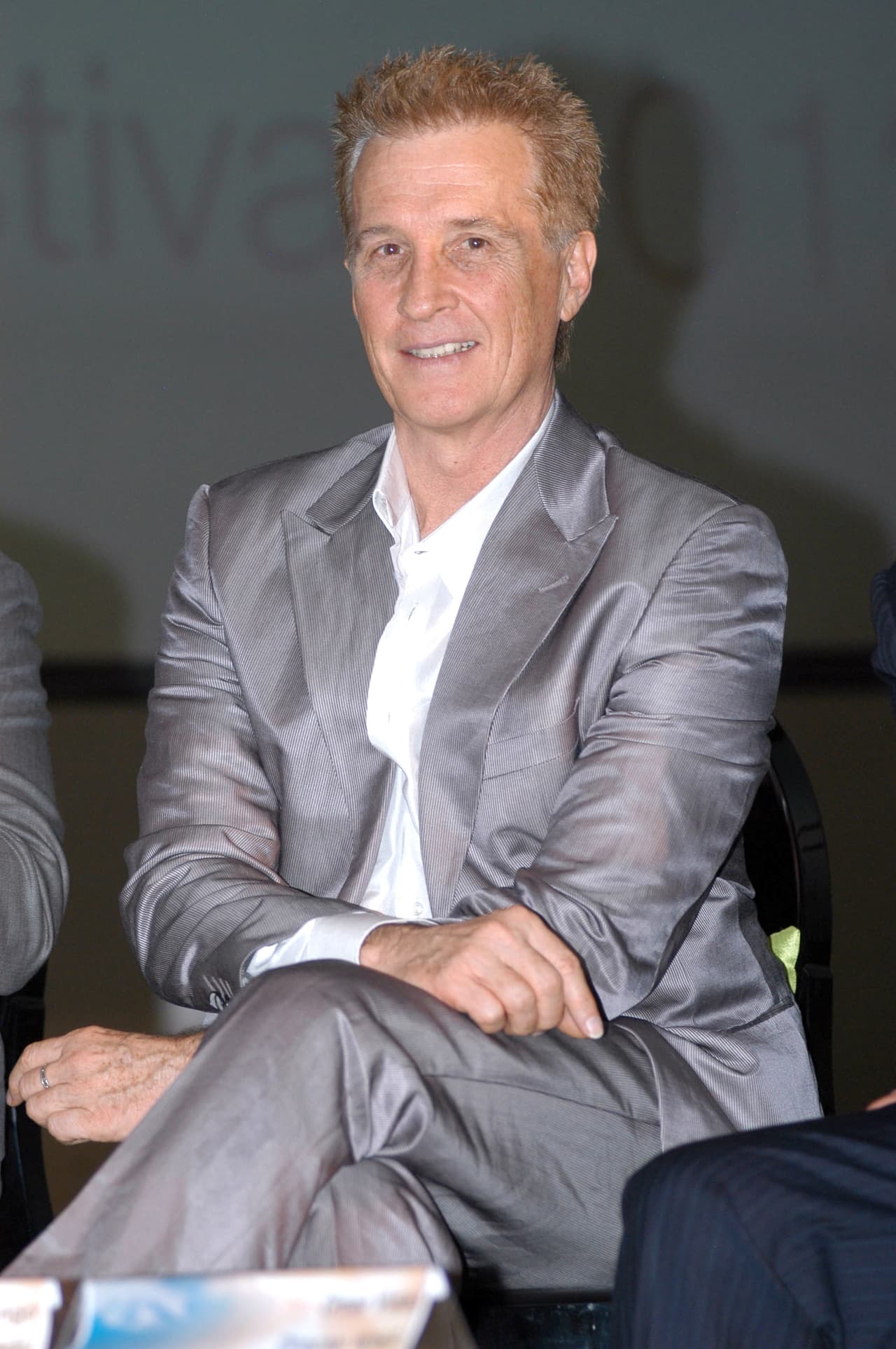 Varias estrellas se dieron cita para grabar esta canción, entre ellas Emmanuel.