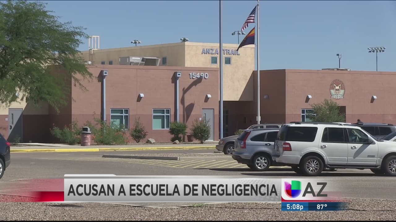 Padres reclaman a escuela después de recibir a su hijo con ambos brazos fracturados