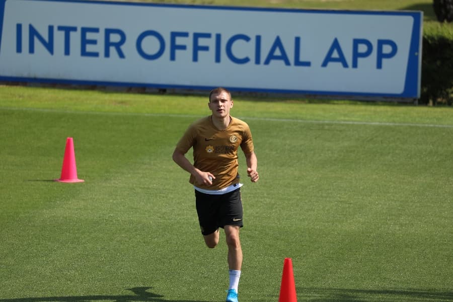 Equipos de la Serie A irán a cuarentena si dan positivo en COVID-19