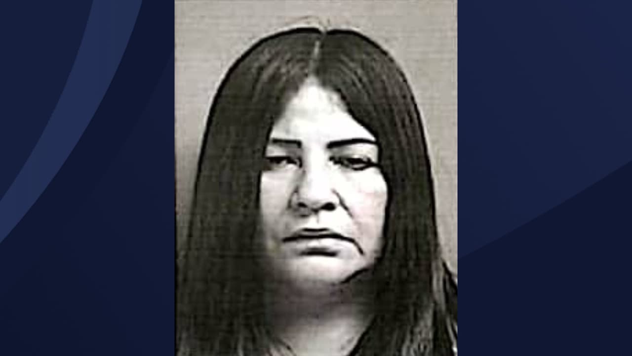 Arrestan a empleada de ferretería por cometer fraude con tarjetas de regalo