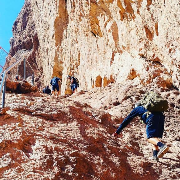 Al final, la excursionista fue llevada a un hospital cercano para su evaluación. La identidad de la mujer no fue revelada.