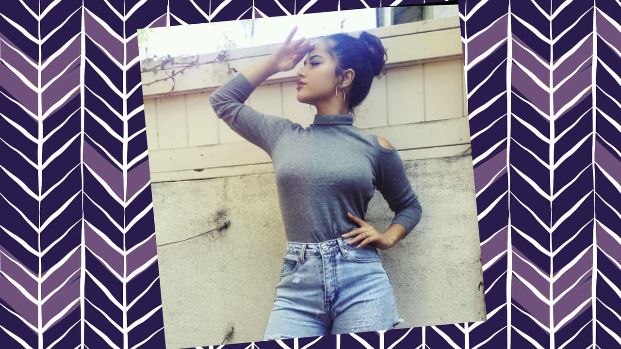 Vivian pudiera ser fácilmente la doble de nuestra Becky G. Ambas cantan, bailan y adoran las cámaras. A Becky la vimos de jueza invitada en Pequeños Gigantes USA y Vivian tampoco es ajena a los shows de Univision pues participó en 2016 en Va Por Ti. ¿En qué se parecen y en qué no?