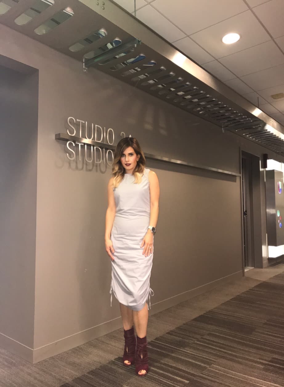 Pero para un estilo más elegante, los vestidos que terminan justo debajo de la rodilla son indispensables.