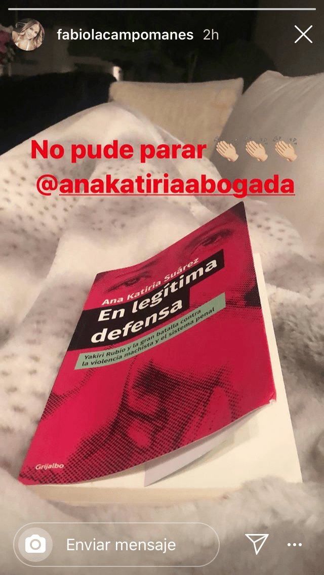 Además, horas antes, publicó que no podía parar de leer el libro '
<b><a href="https://www.amazon.com.mx/En-leg%C3%ADtima-defensa-violencia-machista/dp/6073148755" target="_blank">En legítima defensa</a></b>: Yakiri Rubio y la bran batalla contra la violencia machista y el sistema penal' de Ana Karina Suárez. De acuerdo a la reseñas, el texto aborda el caso de una mujer "que se enfrentó a la violencia machista, a las instituciones patriarcales, a la corrupción del sistema penal".