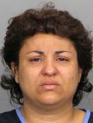 La madre, identificada como Elizabeth Cuesta de 39 años de edad, fue acusada este viernes de homicidio no premeditado.