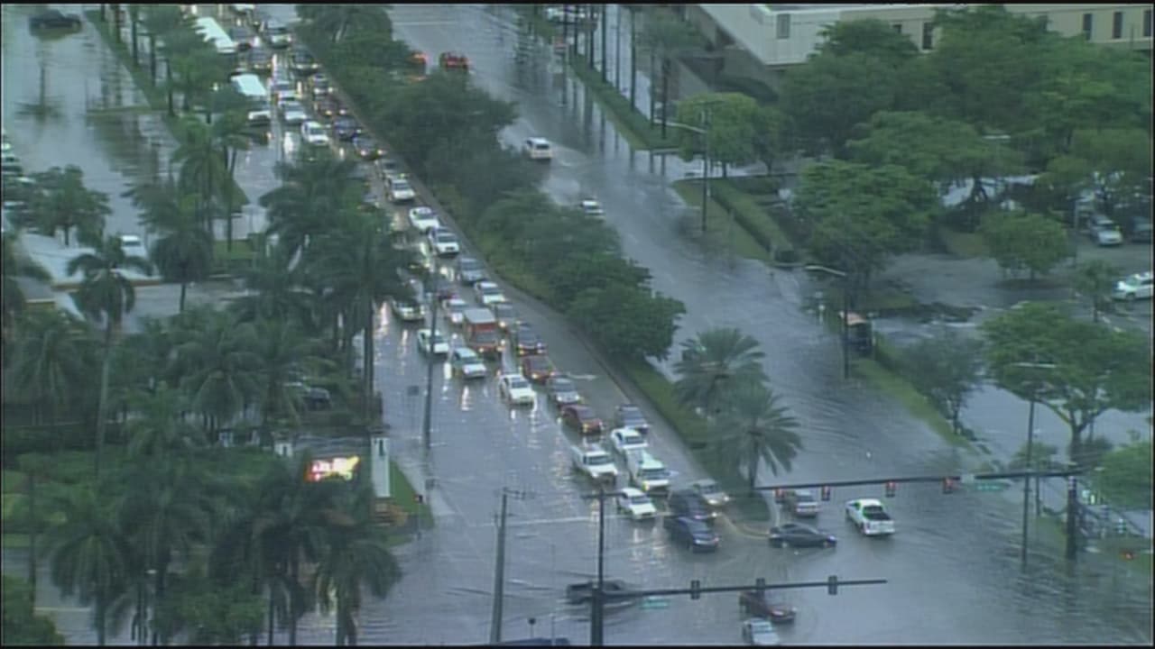 También se presentó un gran congestionamiento vehícular.