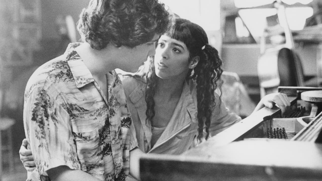 Bruno Martelli (Lee Curreri) intenta convencer a Coco Hernández (Irene Cara) de que deberían formar una banda de rock, en una escena de 'Fame', dirigida por Alan Parker, 1980.