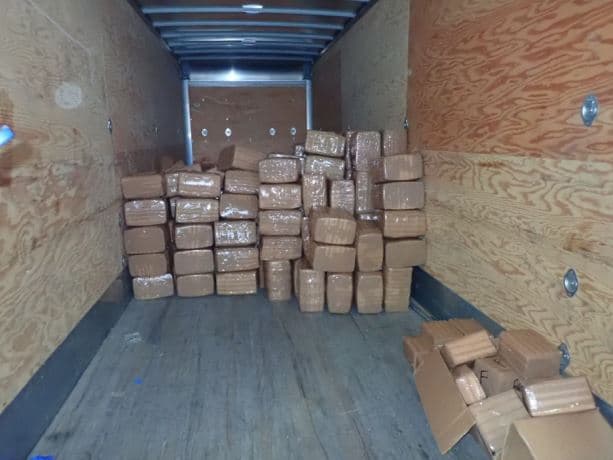 Decía que llevaba 'piezas de plástico' en su camión, pero transportaba un enorme alijo de droga