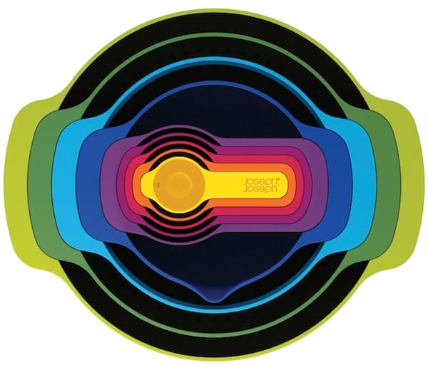 <b>Medidores: </b>con este set nunca más tendrás que jugar a adivinar cuánto es una cucharada de azúcar (o, cualquier otro ingrediente, para el caso) o buscando equivalencias. 
<b><a href="https://www.josephjoseph.com/en-us/?rmsrc=1&_$ja=tsid:53803|cid:288368434|agid:18377451514|tid:kwd-864509624|crid:99082009834|nw:g|rnd:8458121625575563255|dvc:c|adp:1t2&gclid=Cj0KEQjwxLC9BRDb1dP8o7Op68IBEiQAwWggQDCqfeiNzPFnR8ZhPJTb_5PYqupwLM5hyG9qiDjsgMcaAoN-8P8HAQ">Joseph Joseph</a></b>| $27.73 dólares