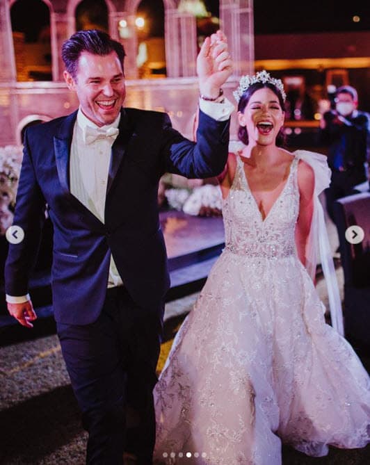 Según él, lo que se ha ventilado carece de veracidad. "Sí, es muy lamentable todo lo que se está diciendo cuando no es cierto. 
<b>La boda tuvo protocolos</b> de seguridad". 
<br>