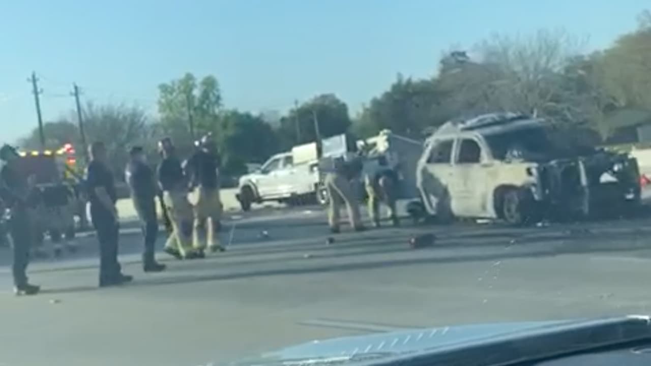 La oficial respondió al llamado, se paró a un lado del camino en S. Sam Houston Pkwy W y Fondren para esperar al sospechoso que viajaba en una Ford F-150 con una caja de herramientas, indicaron las autoridades.
