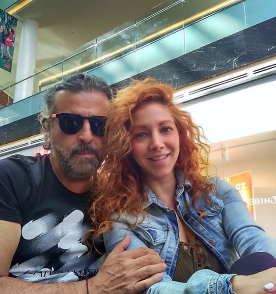 Años más tarde en octubre del 2017 llegó al altar nuevamente, esta vez con Alejandra Huestaca, a quien le lleva 27 años.