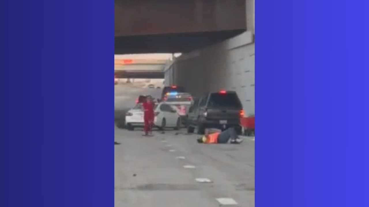 La mujer de rojo, otra de las víctimas, corre por su vida luego de que
<b> Ángel Aristeo Zamora Moreno también tomará su auto y la comienza a perseguir.</b> La sigue a lo ancho de la autopista hasta que la atropella.