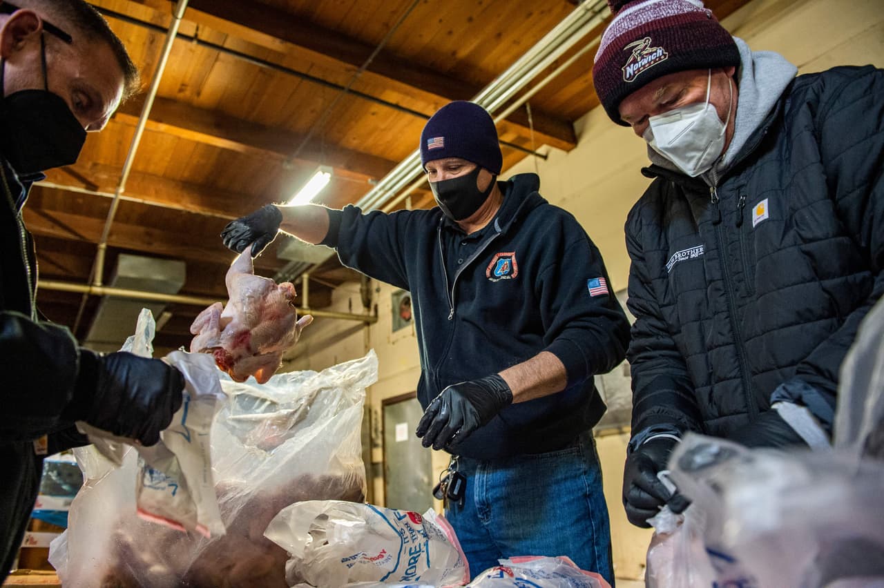 Para el chef Gaspar el secreto para evitar enfermedades también están en tapar bien el pavo, en un espacio donde no esté expuesto a otros alimentos que sobraron, y una vez esté frío meterlo al refrigerador.
