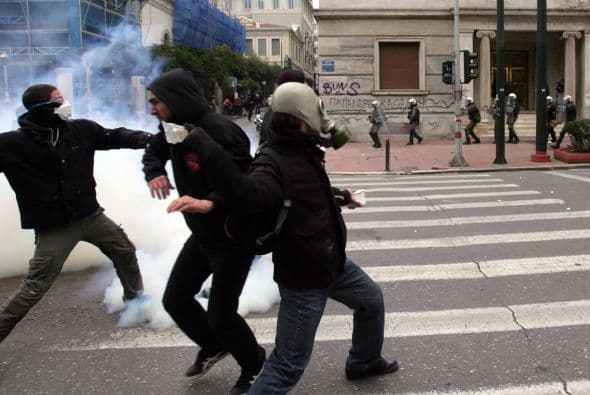 "No podemos permitir la quiebra del país. El nuevo programa de rescate es necesario para el cumplimiento de los esfuerzos que empezaron hace dos años para restablecer la competitividad de la economía griega y para sanear las cuentas", afirmó Papadimos.