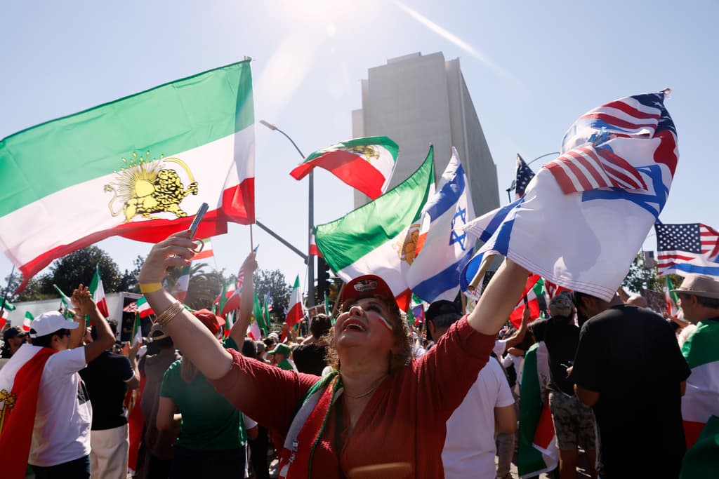 Durante 36 años, Irán estuvo bajo el control del ayatolá Alí Jamenei, señalado como el responsable de miles de muertes, a través de sus fuerzas represivas.