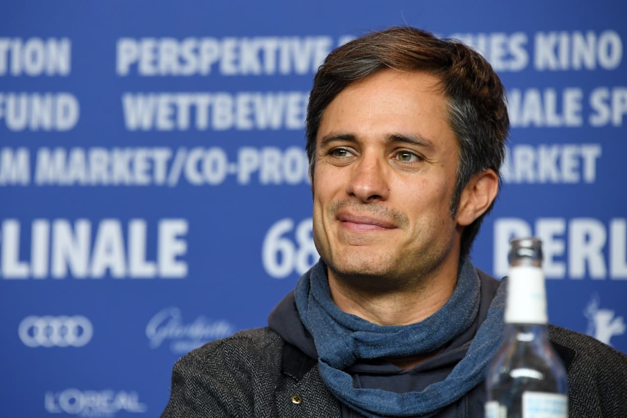 <b>Gael García Bernal</b>: el actor mexicano presentó junto a la organización Amnistía Internacional, ‘Los Invisibles’, una serie documental que muestra las penurias que sufren los inmigrantes que buscan llegar a EEUU. También le pidió a la ONU presionar al gobierno de México para poner fin a la impunidad y ha luchado por la defensa de la región Wirikuta, en el ámbito ecológico.
<br>
<br>