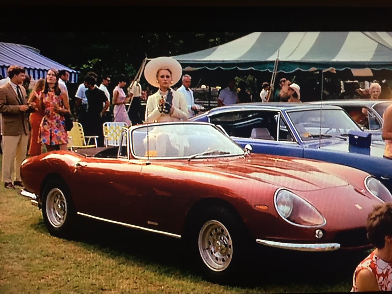 Durante la filmación de la película el auto mostraba una capa de pintura roja nueva después de haber sufrido los rigores de 12 horas de competencia ininterrumpida.
<b>Steve McQueen</b> quedó tan encantado con el auto que adquirió otro de los 10 que Chinetti había construido para su uso personal. En su día la revista Road & Track describió al Ferrari 275 GTB/4 Alloy NART Spyder 1967 como el auto deportivo más satisfactorio del mundo.