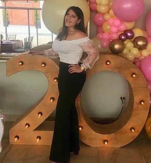 <b><a href="https://www.univision.com/shows/el-gordo-y-la-flaca/hija-de-julio-preciado-reaparece-tras-ser-dada-de-alta-del-hospital-despues-de-donarle-el-rinon-a-su-papa-video" target="_blank">La hija del cantante, Yuliana</a></b>, por ahora se encuentra sin presentar síntomas, pero está bajo observación médica.
<br>