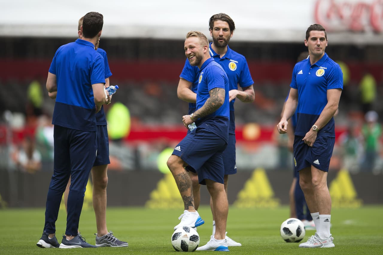 La Selección de México se despide de su afición en el Estadio Azteca antes de emprender el largo viaje a Rusia para disputar la Copa Mundial 2018. El rival es Escocia.