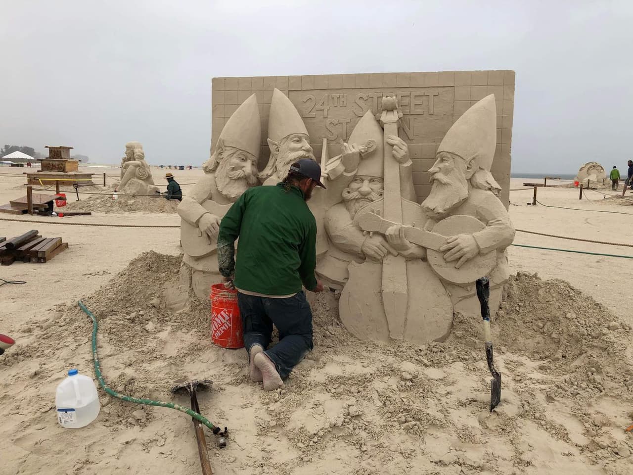 Los visitantes podrán pagar con su 
<b>monedero móvil, una tarjeta de crédito o una aplicación.</b>