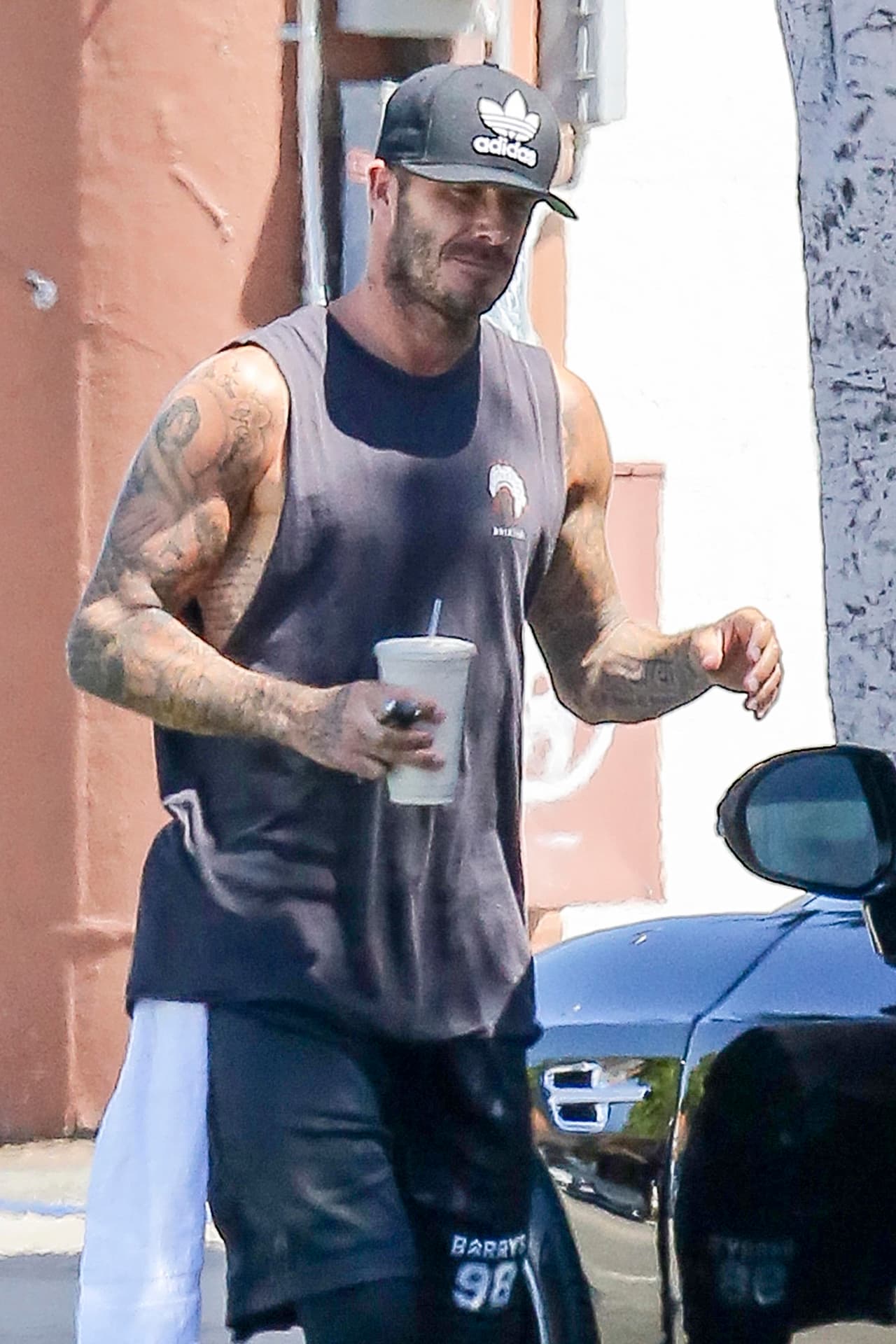 Este futbolista es además, el esposo de la modelo Victoria Beckham, los dos conforman uno de los matrimonios más estables de la farándula.