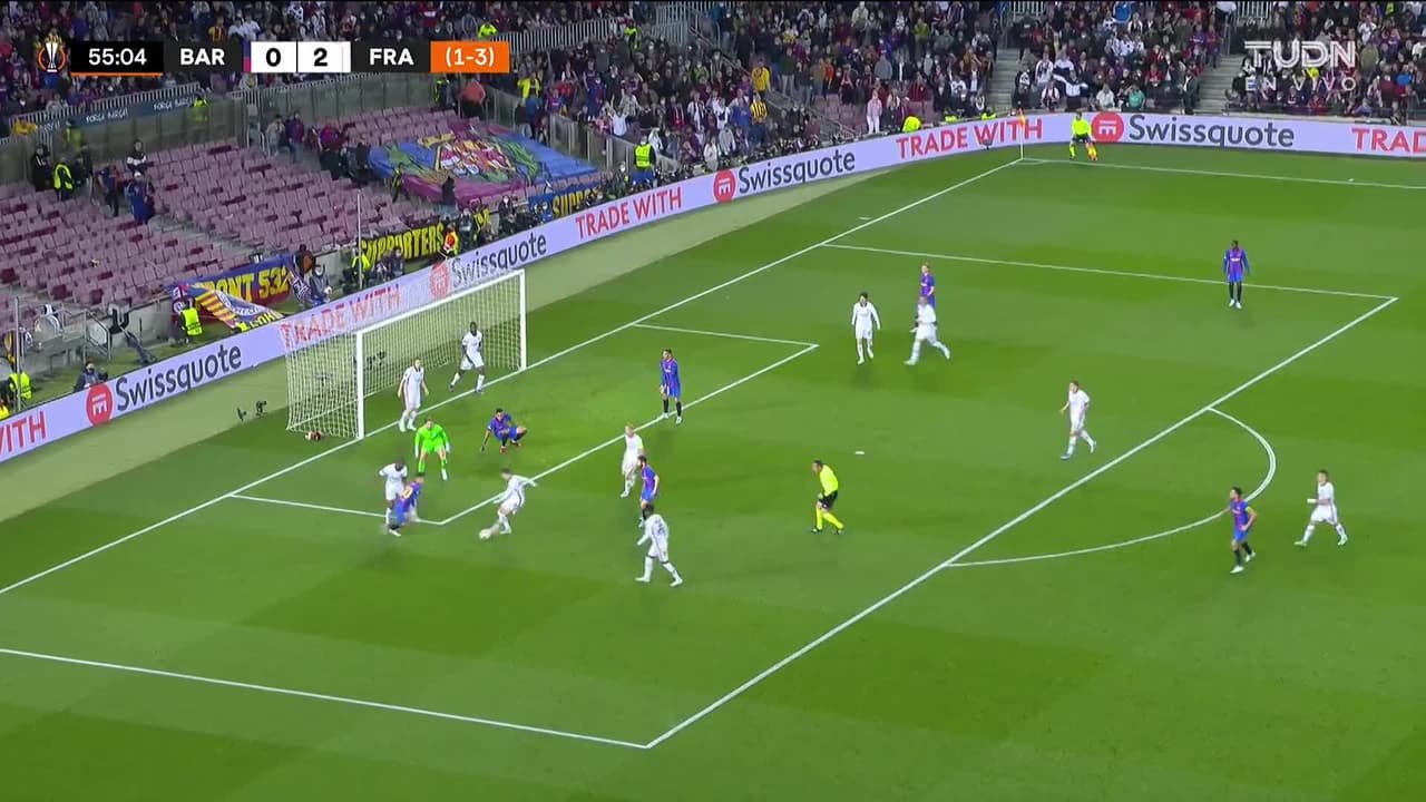 ¡TIRO ATAJADO! disparo por Pierre-Emerick Aubameyang.