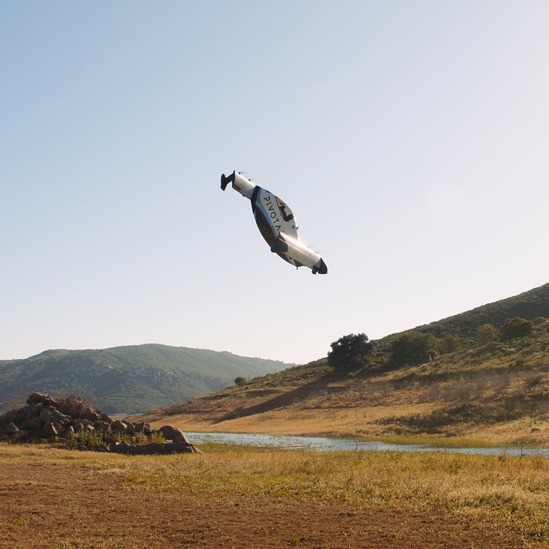 <b>Integra un panel de vuelo digital sencillo</b>, con navegación, instrumentos básicos y estado del avión en tiempo real.