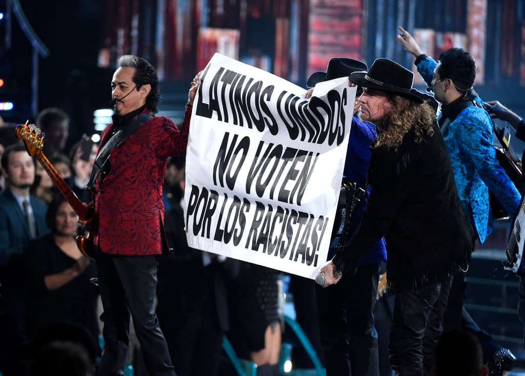 Maná y Los Tigres de Norte llaman a los latinos a no votar por racistas