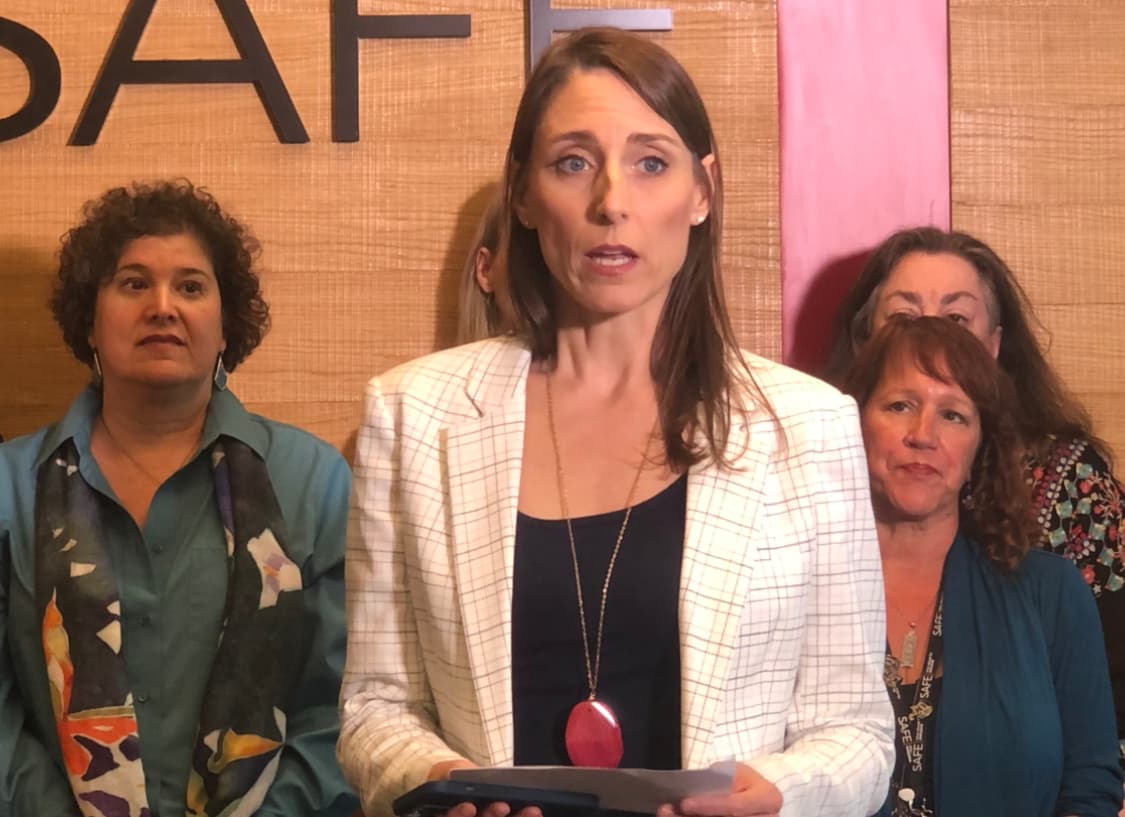 SAFE proporciona exámenes forenses y defensa gratuita y confidenciales a aproximadamente 600 personas cada año.