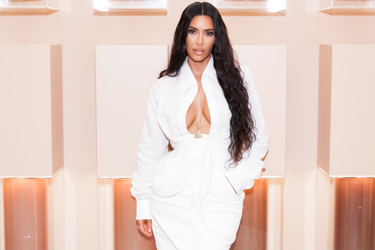 "¡Sé que no saldrá hasta enero, pero todos deben ver esto! 
<b>Es un verdadero vistazo a la <a href="https://www.univision.com/famosos/kim-kardashian-no-se-ha-graduado-de-abogada-y-ya-tiene-trabajo-famoso-jurista-le-ofrece-un-puesto-en-su-firma-fotos">injusticia que todavía ocurre hoy</a></b>" .