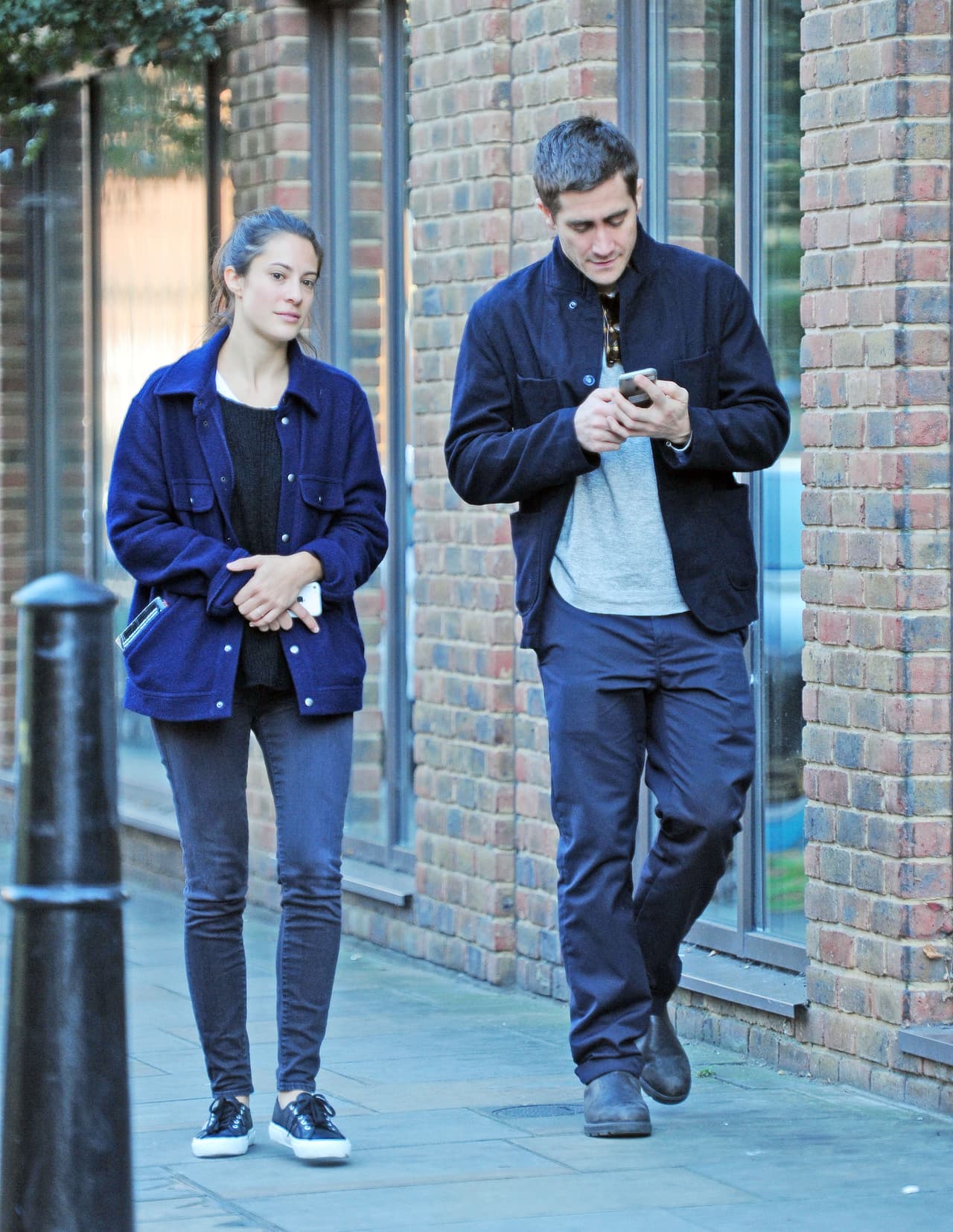 Pasearon juntos por las calles de Londres, conversando.