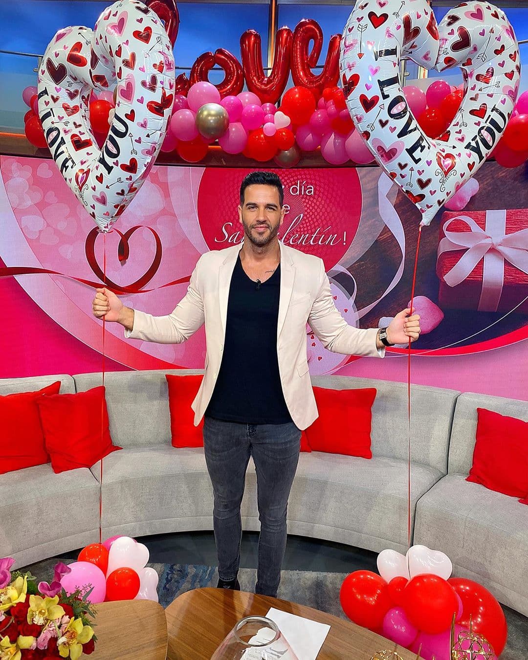 El 14 de febrero llegó a nuestra casa con corazones y con sus colores. Yisus mostró así su emoción.