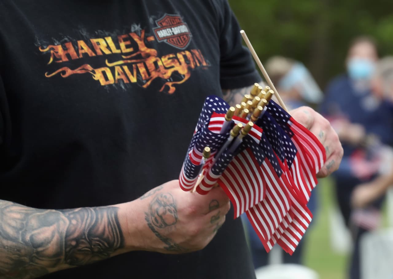 Este año el Día de los Caídos se celebra en medio de las normas del coronavirus donde dige el distanciamiento social.