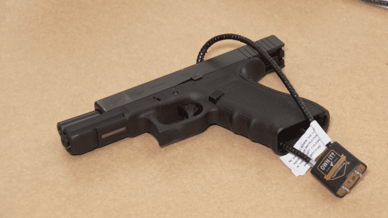 "Manipulaban un arma": Chico de 15 años enfrenta cargos de homicidio tras la muerte de un amigo que recibió un balazo