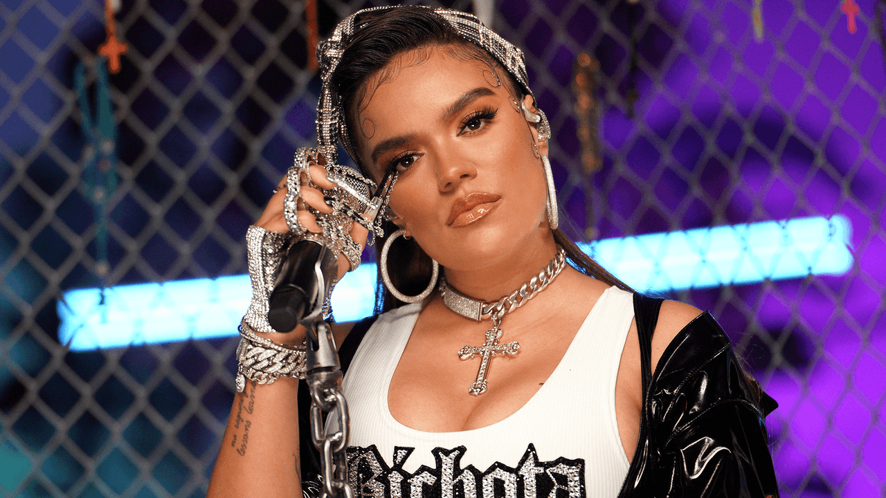 ‘200 Copas’, la canción de Karol G que es el himno de las mujeres despechadas