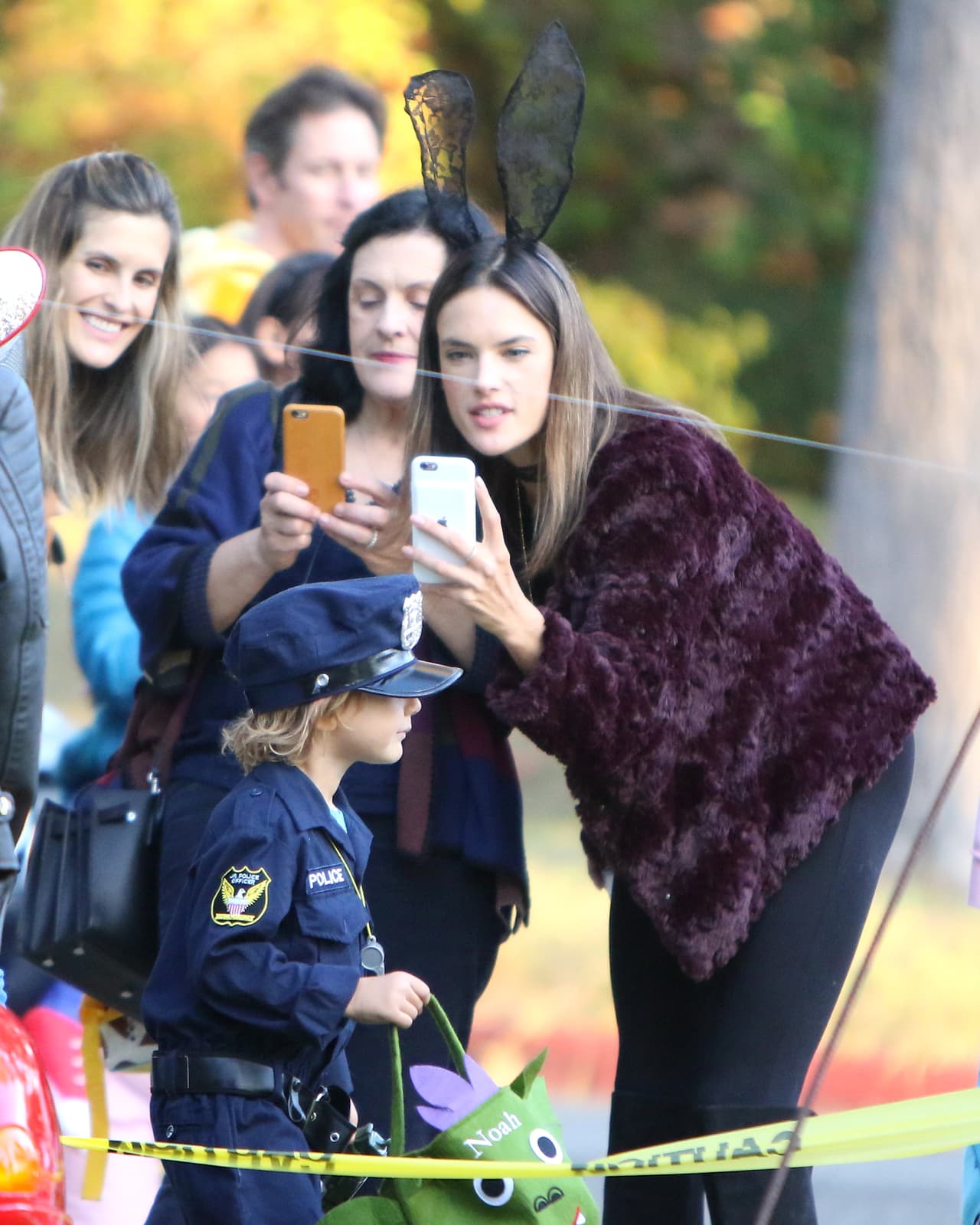 La modelo les tomó muchas fotos.