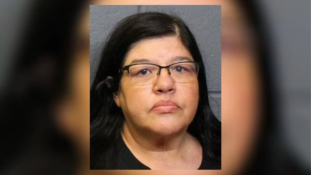 Condenan a cadena perpetua a hispana por la muerte de su madre de 83 años